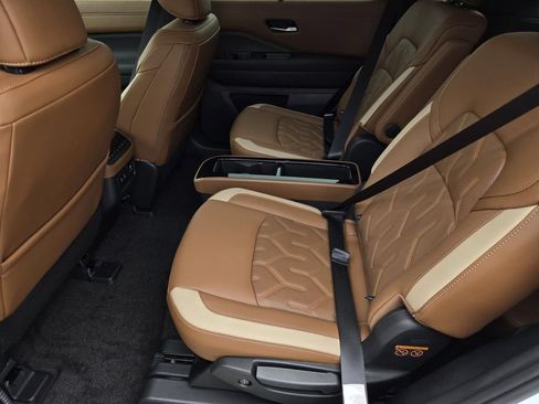 New 2026 Nissan Pathfinder Platinum FWD image 13