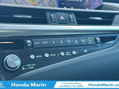 Used 2021 Lexus ES 300h w/ Premium Package image 25