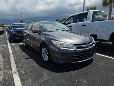 Used 2016 Toyota Camry LE FWD image 3