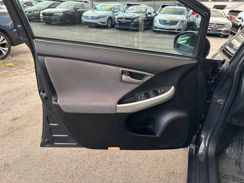 Used 2013 Toyota Prius Two w/ Preferred Accessory Pkg FWD image 18