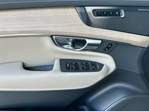 New 2026 Volvo XC90 B6 Plus image 9