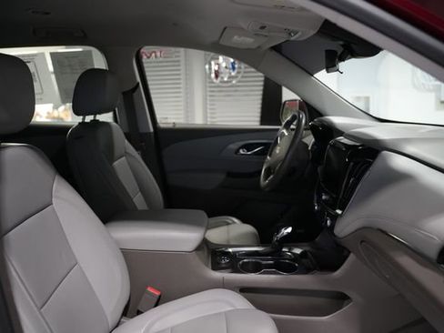 Used 2021 Chevrolet Traverse LT w/ LT Premium Package image 23