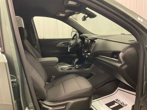 Used 2023 Chevrolet Traverse LT w/ Rear Camera Mirror Package image 30