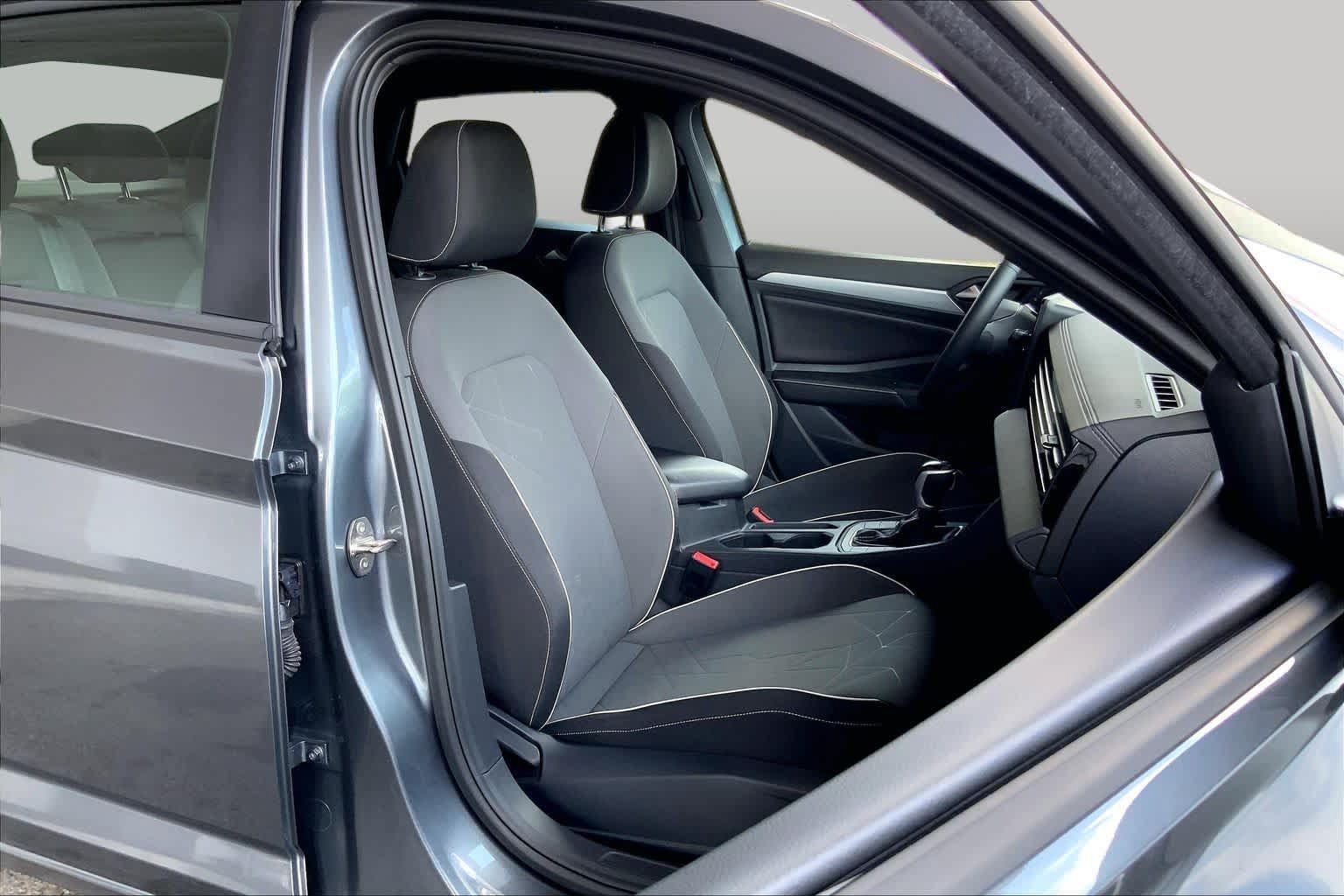 Used 2026 Volkswagen Jetta Sport FWD image 9