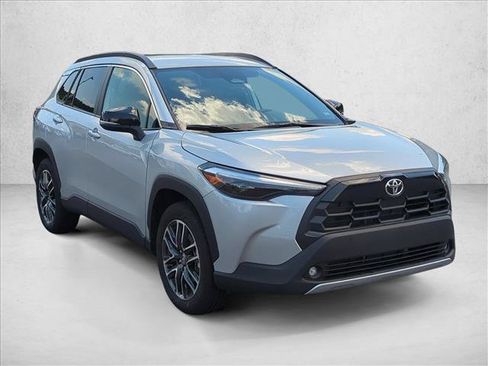 Used 2026 Toyota Corolla Cross XLE FWD image 3
