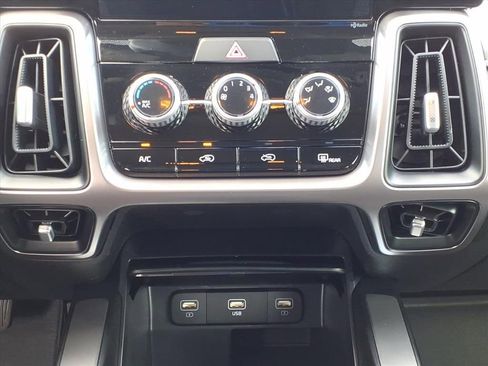 Used 2023 Kia Sorento LX image 27
