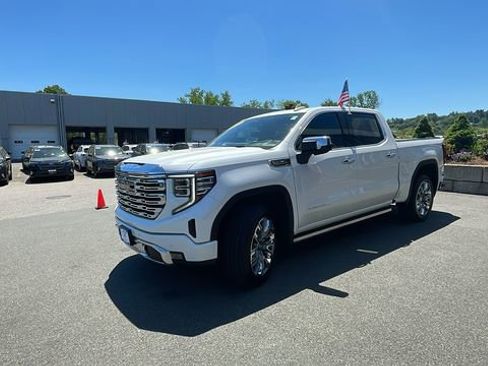 Used 2023 GMC Sierra 1500 Denali w/ Denali Reserve Package AWD/4WD image 3