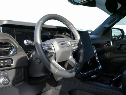 Certified 2025 GMC Yukon Denali image 31