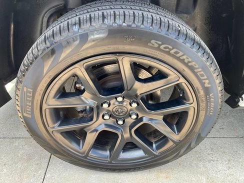 Used 2023 RAM 1500 Laramie AWD/4WD image 7