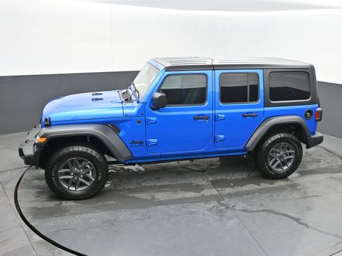 Used 2025 Jeep Wrangler Sport S image 34