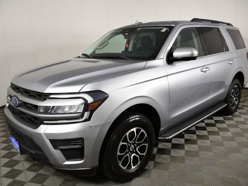 Used 2023 Ford Expedition XLT AWD/4WD image 9