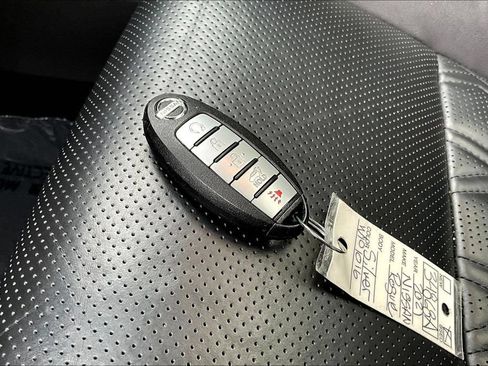 Used 2021 Nissan Rogue Platinum FWD image 37
