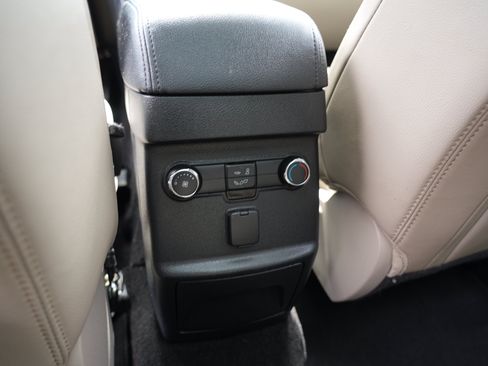 Used 2018 Ford Explorer XLT w/ Equipment Group 202A AWD/4WD image 27