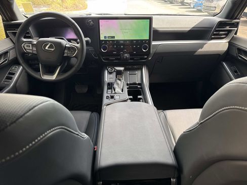 Used 2024 Lexus GX 550 w/ Accessory Package (Z1) AWD/4WD image 16