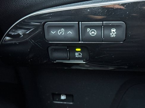 Used 2019 Toyota Prius LE w/ Preferred Accessory Package AWD/4WD image 29