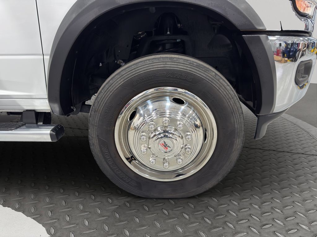 Used 2024 RAM 5500 Tradesman w/ Chrome Appearance Group AWD/4WD image 14