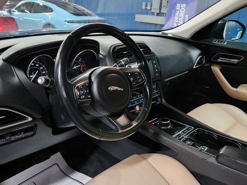Used 2017 Jaguar F-PACE Premium image 8
