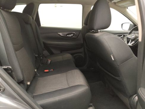 Used 2019 Nissan Rogue SV image 19