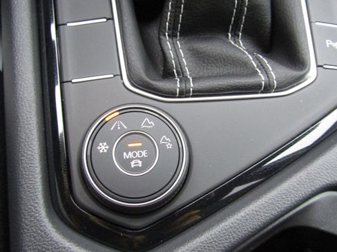 New 2026 Volkswagen Taos SE image 19