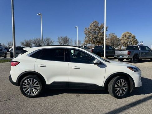 Certified 2022 Ford Escape Titanium w/ Class II Trailer Tow Package image 9