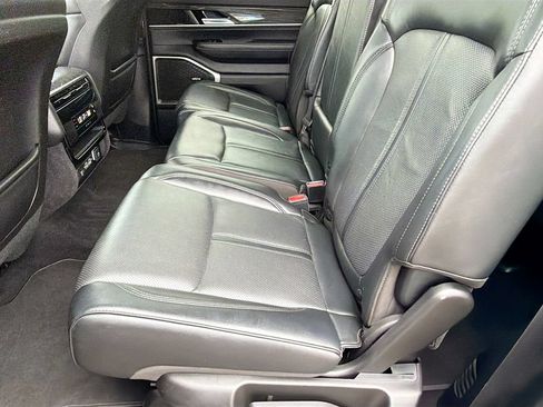 Used 2022 Jeep Wagoneer Series II AWD/4WD image 37
