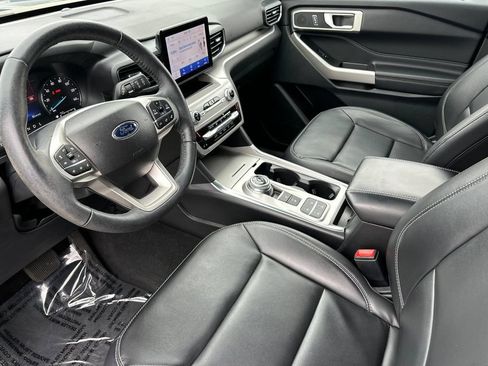 Used 2023 Ford Explorer XLT w/ Equipment Group 202A RWD image 10