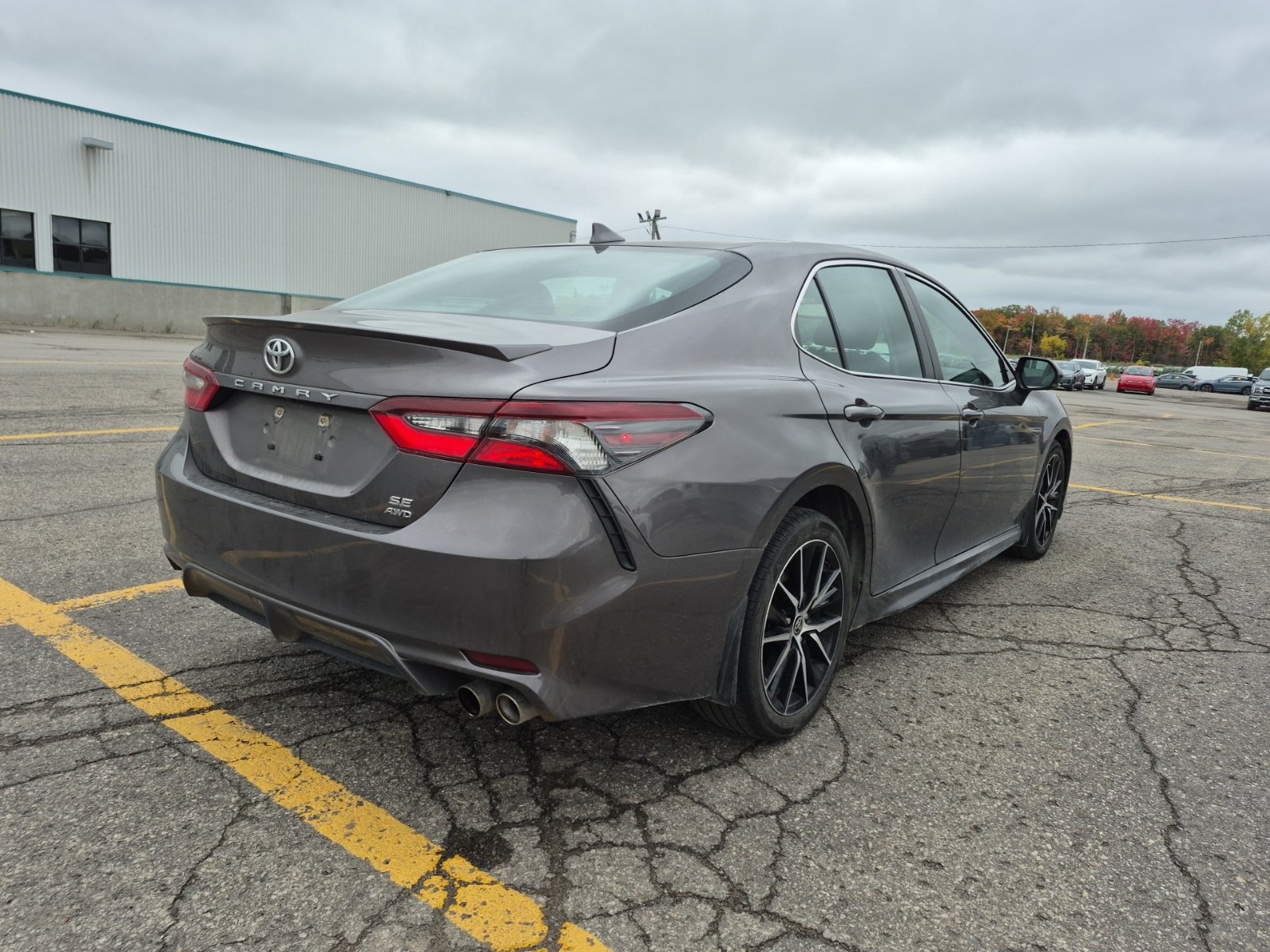 Used 2021 Toyota Camry SE AWD/4WD image 2