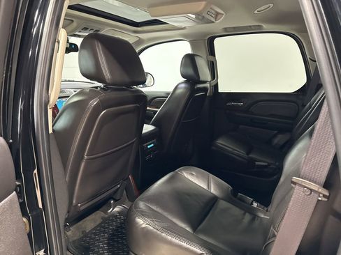 Used 2007 Cadillac Escalade AWD w/ Information Package image 32