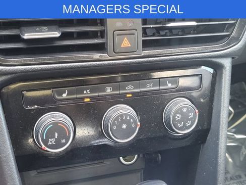 Used 2023 Volkswagen Taos SE w/ Panoramic Sunroof Package FWD image 14