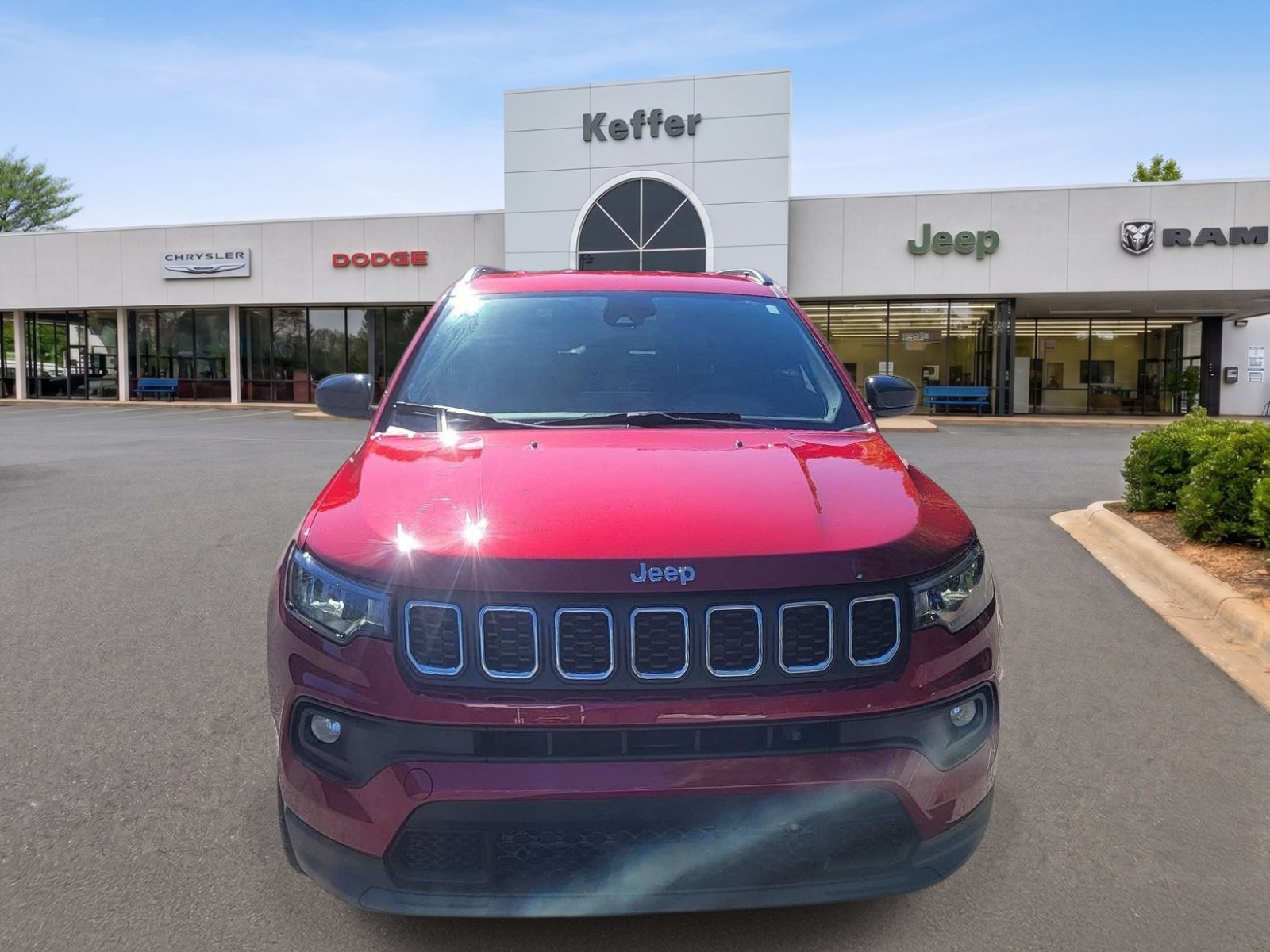 Used 2026 Jeep Compass Latitude AWD/4WD image 2