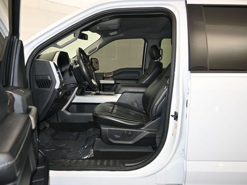 Used 2019 Ford F150 Lariat w/ Trailer Tow Package RWD image 21