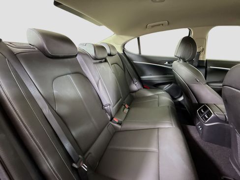 Used 2025 Genesis G70 2.5T image 27