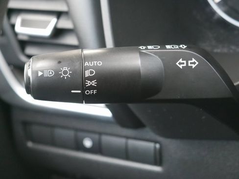 Used 2023 Nissan Rogue SV image 25