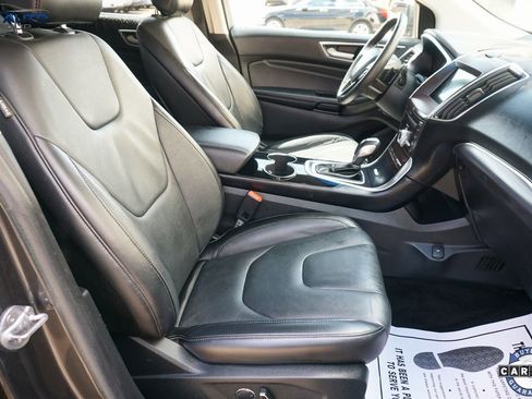 Used 2018 Ford Edge Titanium image 24