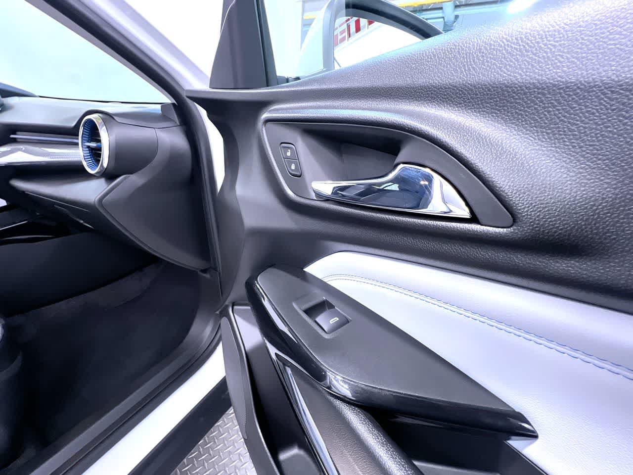 Used 2025 Chevrolet Trax LT w/ Driver Confidence Package FWD image 35