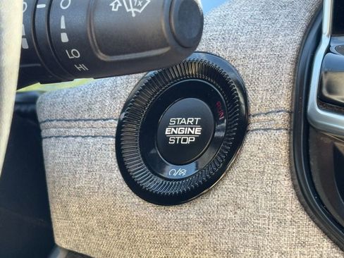 Used 2024 Jeep Compass Latitude image 23