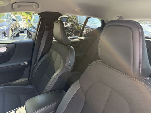 Used 2020 Volvo XC40 T5 Momentum AWD/4WD image 30