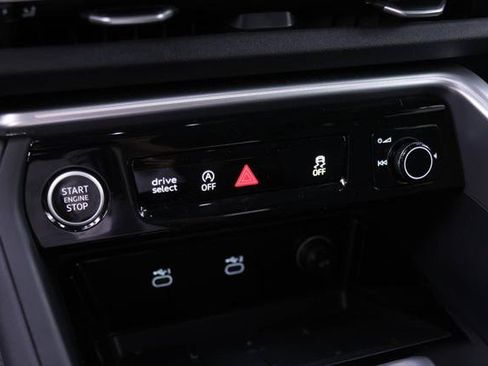 Certified 2025 Audi Q5 Premium AWD/4WD image 11