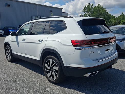 Used 2024 Volkswagen Atlas SE w/ Panoramic Sunroof Package AWD/4WD image 6