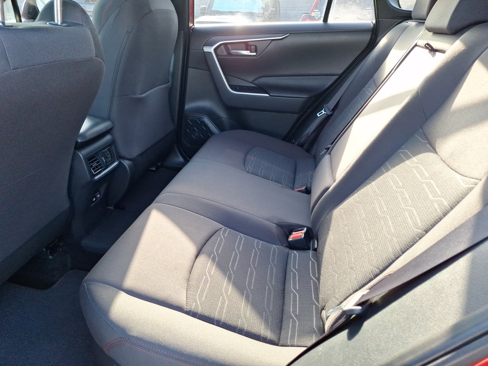 Used 2024 Toyota RAV4 SE w/ Weather & Moonroof Package AWD/4WD image 31