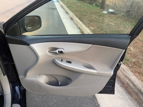 Used 2013 Toyota Corolla LE Special Edition image 18