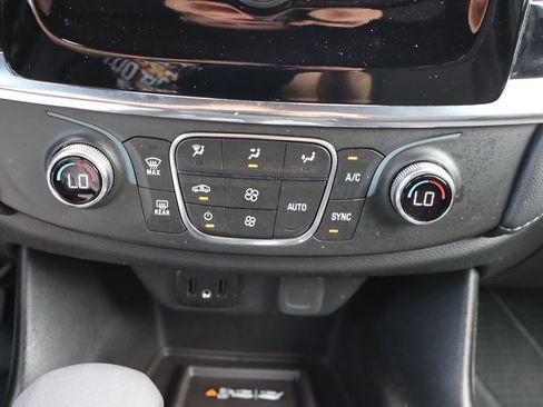 Used 2023 Chevrolet Traverse LT w/ Midnight/Sport Edition FWD image 11