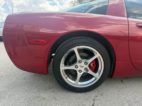 Used 2004 Chevrolet Corvette Coupe w/ Roof Package RWD image 27