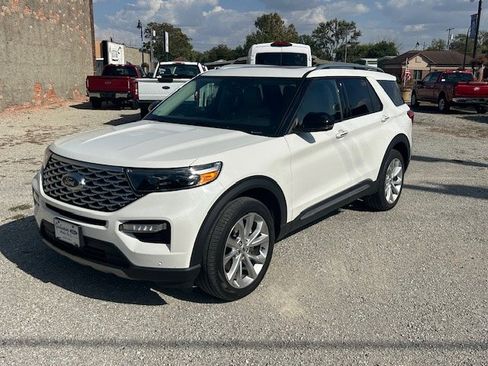 Used 2022 Ford Explorer Platinum w/ Technology Package image 3