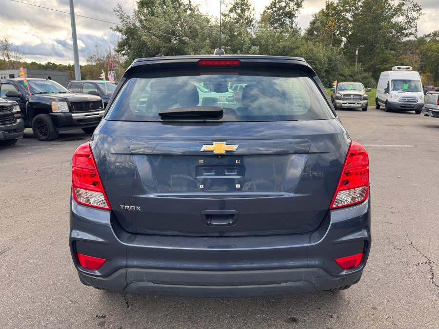 Used 2018 Chevrolet Trax LS w/ LPO, Protection Package FWD image 4