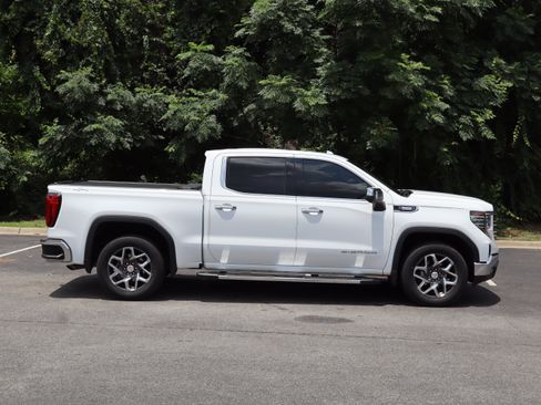 Used 2024 GMC Sierra 1500 SLT w/ Max Trailering Package AWD/4WD image 10