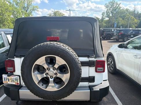 Used 2017 Jeep Wrangler Sahara AWD/4WD image 5