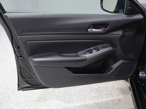 Used 2024 Nissan Altima 2.5 SV AWD/4WD image 13