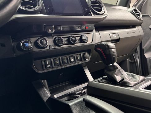 Used 2017 Toyota Tacoma TRD Pro AWD/4WD image 23