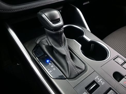 Used 2024 Toyota Highlander LE image 20